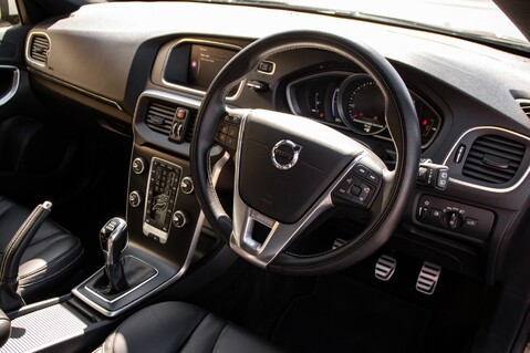 Volvo V40 T3 R-DESIGN PRO 4