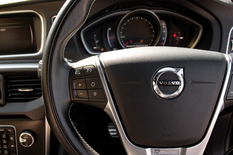 Volvo V40 T3 R-DESIGN PRO 19