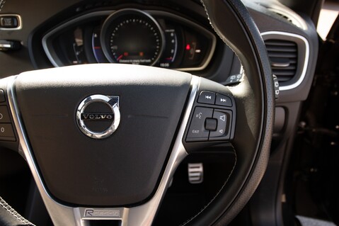 Volvo V40 T3 R-DESIGN PRO 20