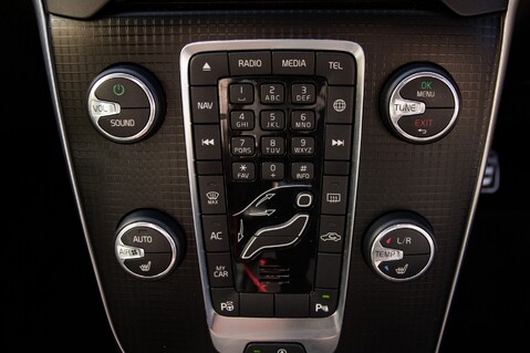Volvo V40 T3 R-DESIGN PRO 32
