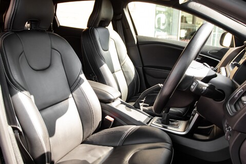Volvo V40 T3 R-DESIGN PRO 29