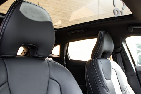 Volvo V40 T3 R-DESIGN PRO 30