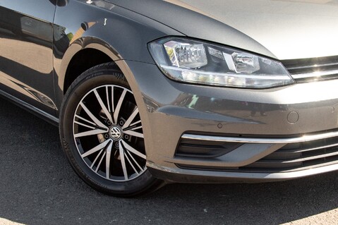 Volkswagen Golf SE NAVIGATION TSI BLUEMOTION TECHNOLOGY DSG 11