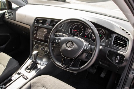 Volkswagen Golf SE NAVIGATION TSI BLUEMOTION TECHNOLOGY DSG