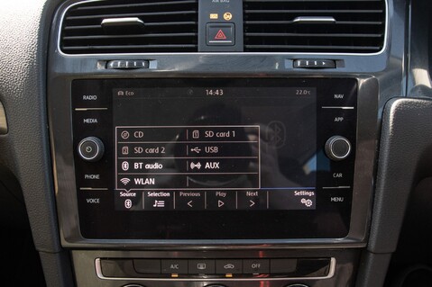 Volkswagen Golf SE NAVIGATION TSI BLUEMOTION TECHNOLOGY DSG 23