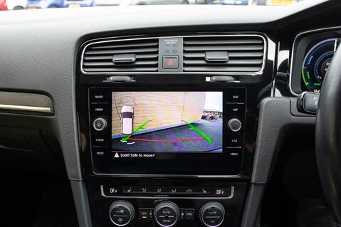Volkswagen Golf GTE ADVANCE DSG 28