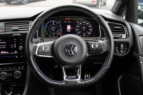 Volkswagen Golf GTE ADVANCE DSG 21