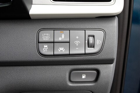 Kia Niro FIRST EDITION 17