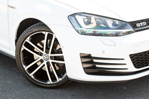 Volkswagen Golf GTD TDI DSG 11