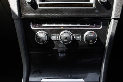 Volkswagen Golf GTD TDI DSG 30