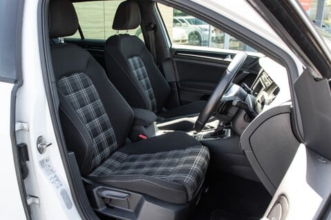 Volkswagen Golf GTD TDI DSG 28