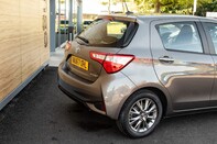 Toyota Yaris VVT-I ICON 8