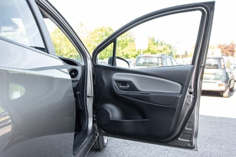Toyota Yaris VVT-I ICON 14