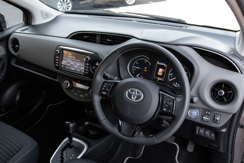Toyota Yaris VVT-I ICON 4