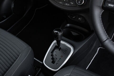 Toyota Yaris VVT-I ICON 28