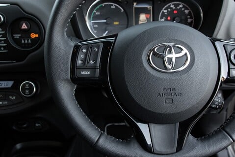 Toyota Yaris VVT-I ICON 18
