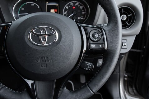Toyota Yaris VVT-I ICON 19