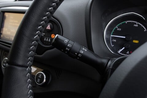 Toyota Yaris VVT-I ICON 16