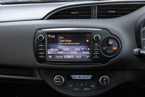 Toyota Yaris VVT-I ICON 21
