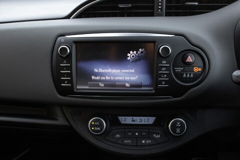 Toyota Yaris VVT-I ICON 24