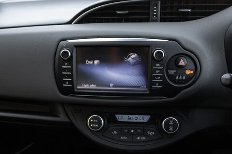Toyota Yaris VVT-I ICON 25