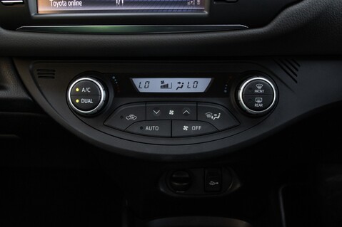 Toyota Yaris VVT-I ICON 29