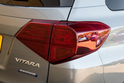 Suzuki Vitara SZ-T BOOSTERJET MHEV 9
