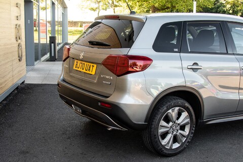 Suzuki Vitara SZ-T BOOSTERJET MHEV 8
