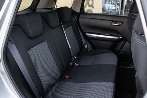 Suzuki Vitara SZ-T BOOSTERJET MHEV 33