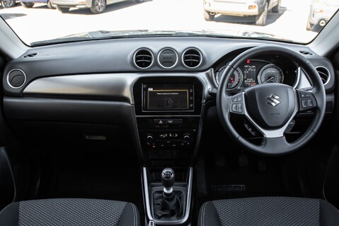 Suzuki Vitara SZ-T BOOSTERJET MHEV 3