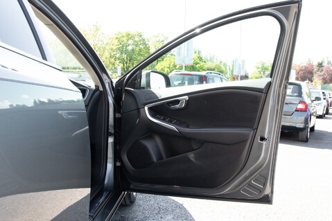 Volvo V40 T3 INSCRIPTION EDITION 14