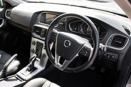 Volvo V40 T3 INSCRIPTION EDITION