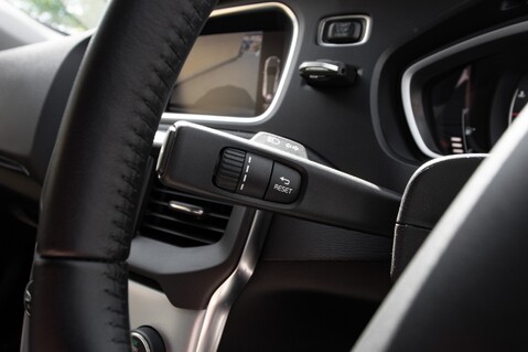 Volvo V40 T3 INSCRIPTION EDITION 17