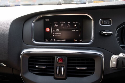 Volvo V40 T3 INSCRIPTION EDITION 27