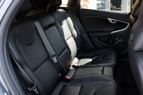 Volvo V40 T3 INSCRIPTION EDITION 32