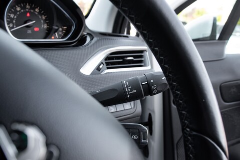 Peugeot 2008 ALLURE PREMIUM 18