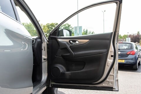 Nissan Qashqai DIG-T N-CONNECTA 14