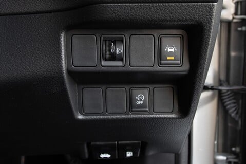 Nissan Qashqai DIG-T N-CONNECTA 16