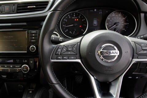 Nissan Qashqai DIG-T N-CONNECTA 19