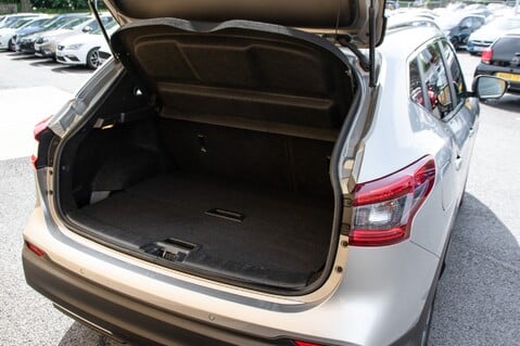 Nissan Qashqai DIG-T N-CONNECTA 38