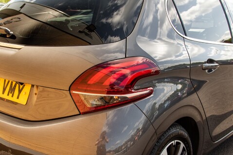 Peugeot 208 S/S TECH EDITION 9