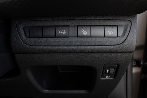 Peugeot 208 S/S TECH EDITION 16