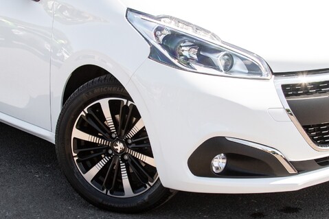 Peugeot 208 ALLURE PREMIUM 11