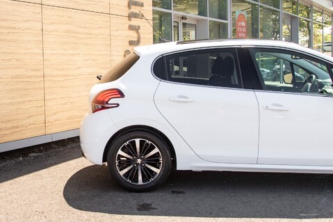 Peugeot 208 ALLURE PREMIUM 7
