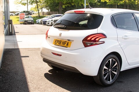Peugeot 208 ALLURE PREMIUM 8