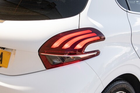 Peugeot 208 ALLURE PREMIUM 9