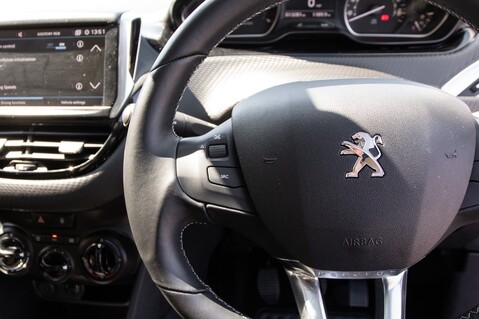 Peugeot 208 ALLURE PREMIUM 18
