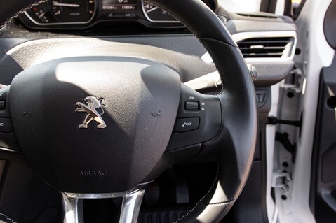 Peugeot 208 ALLURE PREMIUM 19