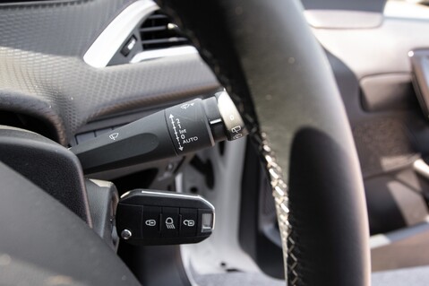 Peugeot 208 ALLURE PREMIUM 17