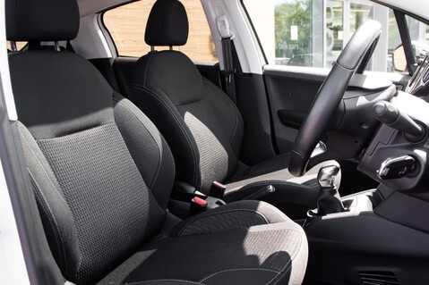 Peugeot 208 ALLURE PREMIUM 31